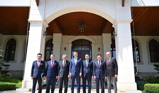 Bakan Bayraktar'dan Antalya Valiliğine ziyaret