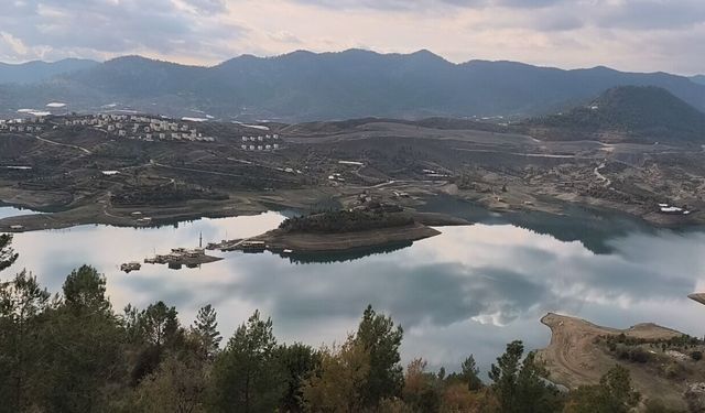 Baraj doldu, eski mahalleden geriye sadece minarenin bir bölümü kaldı