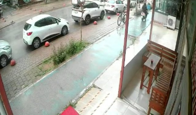 Bisikletle gelip motosikleti çaldı