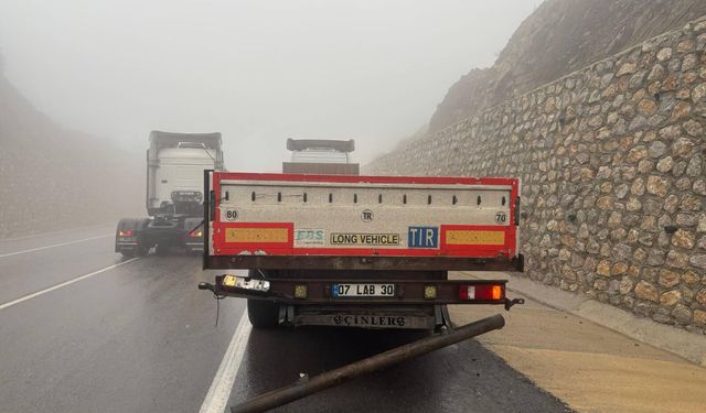 Doktor çift ve çocuklarının bulunduğu otomobil, TIR ile çarpıştı: 1 ölü, 3 yaralı / Ek Fotoğraflar
