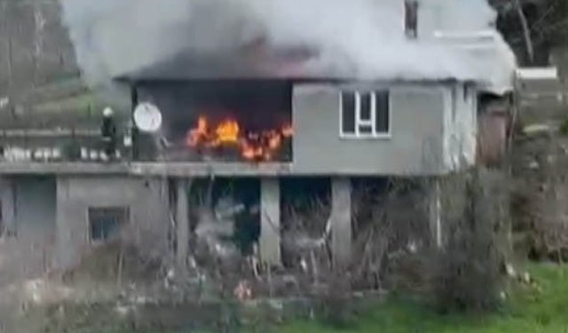 Elektrik kontağından çıkan yangın çıkanda ev kullanılamaz hale geldi