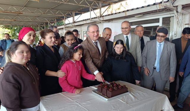 Erdemli'de Engelsiz Ressamlar Sergisi açıldı