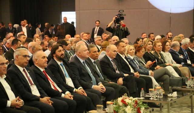 Erkan Mumcu: Türkiye, 'etkin tarafsızlık' politikasıyla saygınlık kazandı