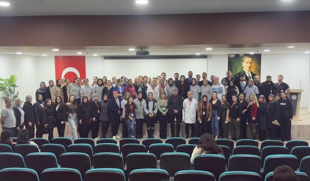 Hastane personeline iletişim semineri