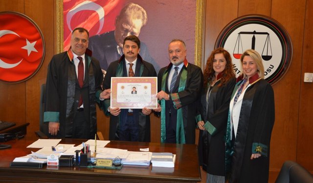 Hatay Vali Yardımcısı yemin ederek avukat oldu
