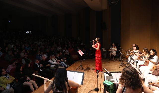 'Kadın Kadına Türküler Konseri'ne yoğun ilgi