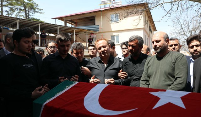 Kahramanmaraş'ta okuldaki saldırıda yaşamını yitiren öğrenciler toprağa verildi (2)