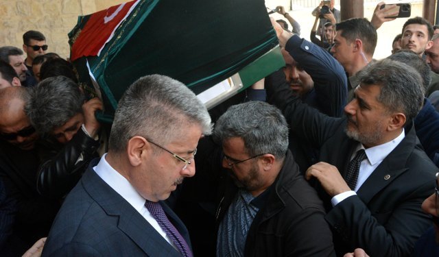 Kahramanmaraş'ta okuldaki saldırıda yaşamını yitiren öğrenciler toprağa verildi (3)