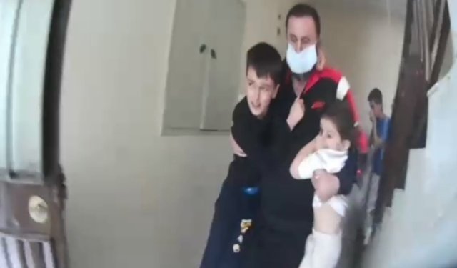 Mersin'de apartman yangınında mahsur kalan 9 kişi tahliye edildi