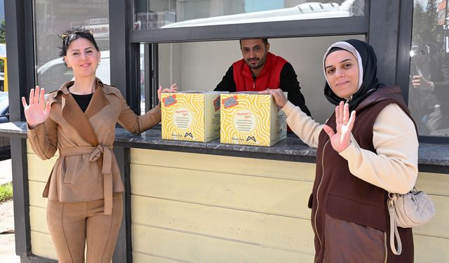 Mersin'de fenilketonüri hastalarına gıda kolisi desteği sürüyor