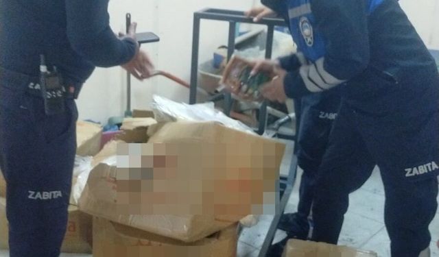 Mersin'de sağlıksız şekilde taşınan çiğköfte kolilerine el konuldu