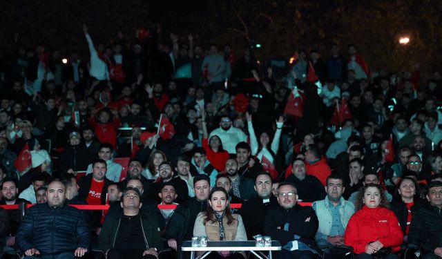 Milli takımın galibiyeti Antalya'da coşkuyla kutlandı