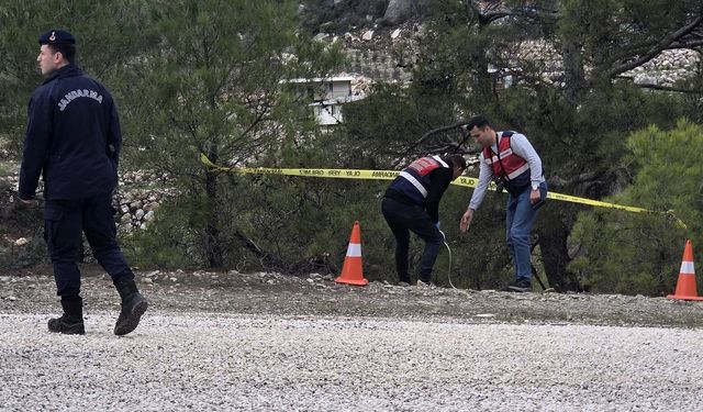 Motosikletiyle dereye uçan sürücü hayatını kaybetti