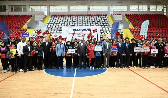 Osmaniye'de okul sporları dart grup müsabakaları başladı