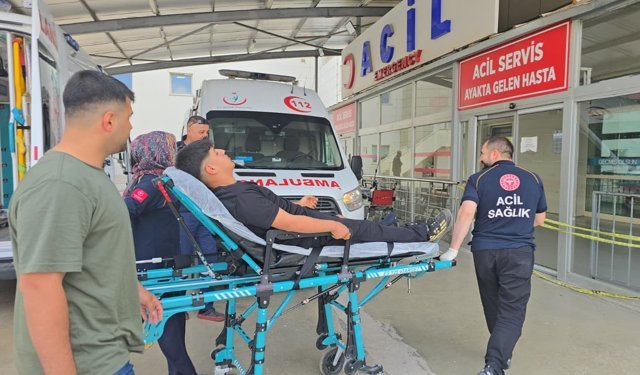 Otomobille elektrikli bisiklet çarpıştı: 3 yaralı