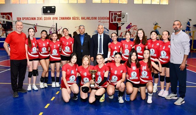 Silifke'de 23 Nisan'a özel voleybol turnuvası