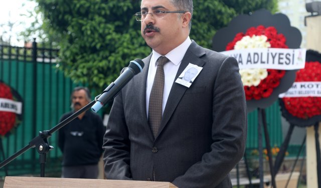 Tedavi gördüğü hastanede yaşımını yitiren Savcı Taş için tören