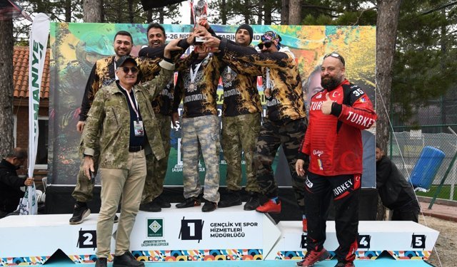 Türkiye Paintball Şampiyonası'nda dereceye girenlere kupaları verildi