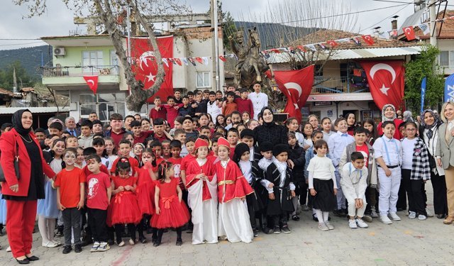 Yenilenen Atatürk heykeli açıldı