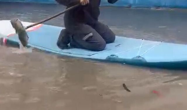 Adana'da sağanak; yollar göle döndü (2)