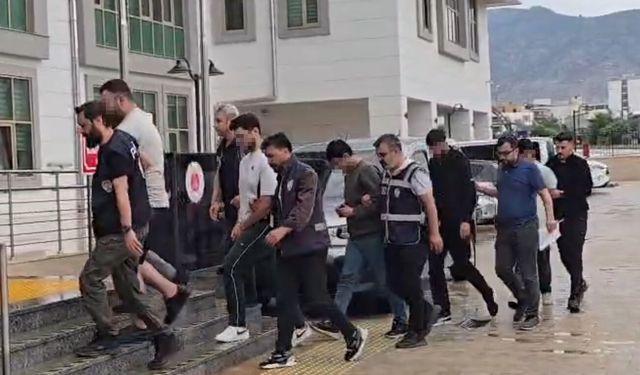 Adana'daki cinayette 5 şüpheli adliyede