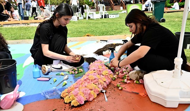 Antalya'da 130 bin çiçekle görsel şov