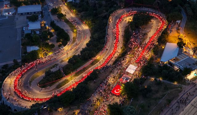 Antalya'da 19 Mayıs 'fener alayı'nda binlerce kişilik coşku / Ek fotoğraflar