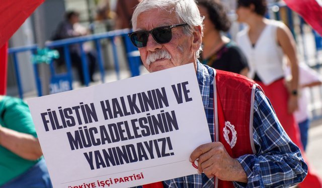 Antalya'da coşkulu 1 Mayıs kutlaması