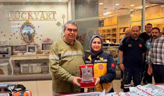 ATT Betül'e 'Yılın Ambulans Sürücüsü' ödülü