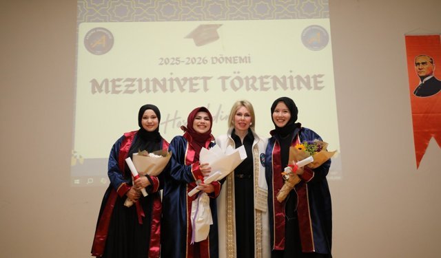 AÜ'de mezuniyet coşkusu ilahiyat fakültesi ile başladı