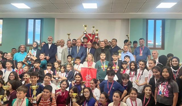 Dereceye giren satranç sporcuları ödüllendirildi