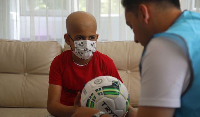 Emir kanseri yenip, okula ve yeşil sahalara dönmek istiyor