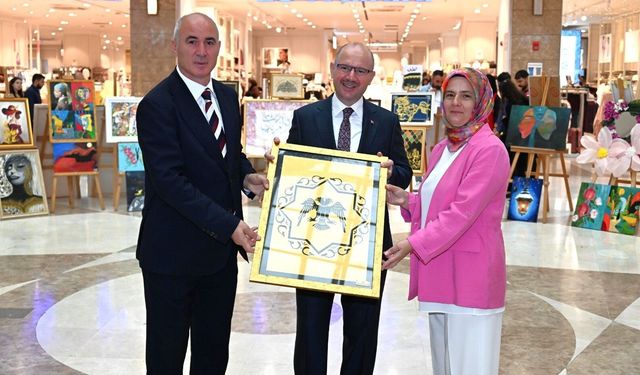 Gençlerin eserleri sergilendi