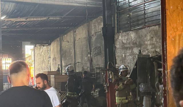 Hatay'da iş yerinde çıkan yangın söndürüldü