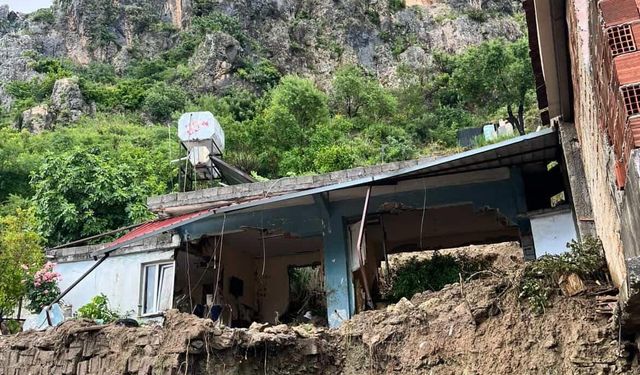 Hatay'da sağanak nedeniyle tek katlı ev çöktü; 1 ölü, 3 yaralı / Ek fotoğraf