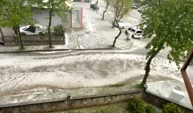Isparta'da dolu ve sağanak etkili oldu