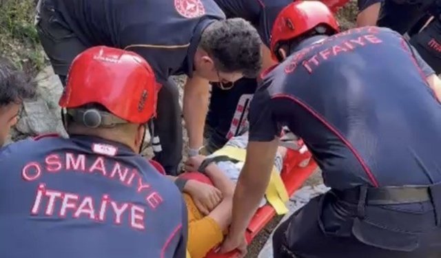 Kekik toplarken düşüp ayağı kırılan çocuk, 2 kilometre sedyeyle taşındı