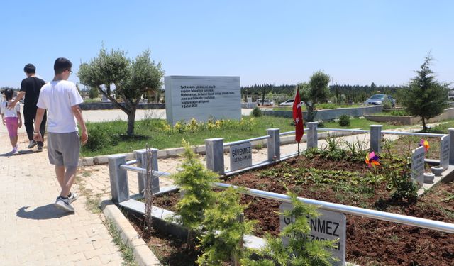 Kurban Bayramı arifesinde mezarlıkta '6 Şubat' acısı