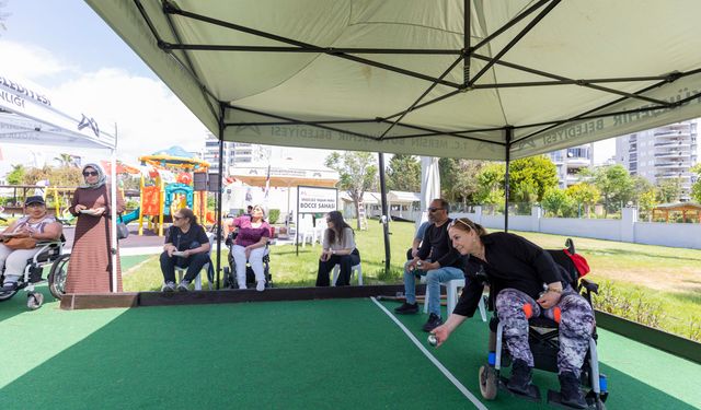 Mersin'de engelleri aşan bocce turnuvası
