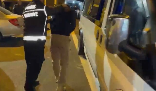 Minibüsteki valizden uyuşturucu çıktı
