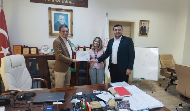 Nefes borusuna şeker kaçan Mina'yı, hemşire Heimlich manevrasıyla kurtardı
