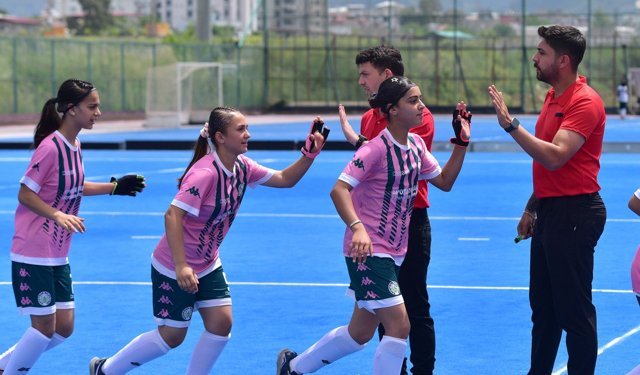 Osmaniye'de hokey heyecanı