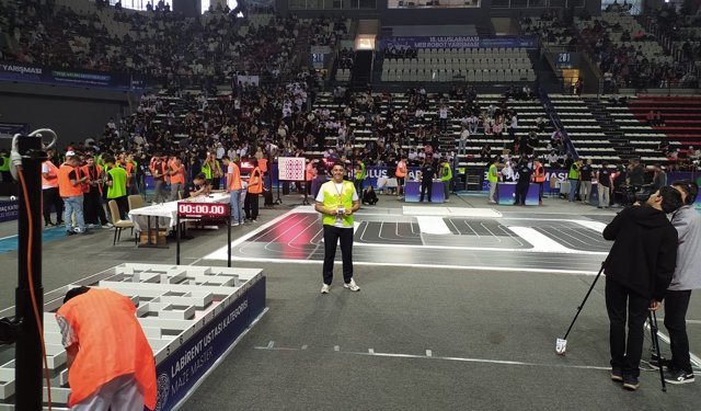 Osmaniyeli öğrenciler robot yarışmasında yarı finalde