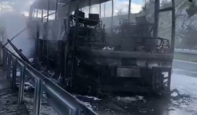 Otoyolda yolcu otobüsü yandı