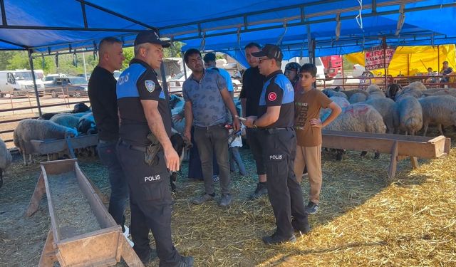 Polis, kurban pazarında vatandaşları sahte paraya karşı uyardı