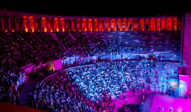 Renkli festivalin perdeleri kapandı