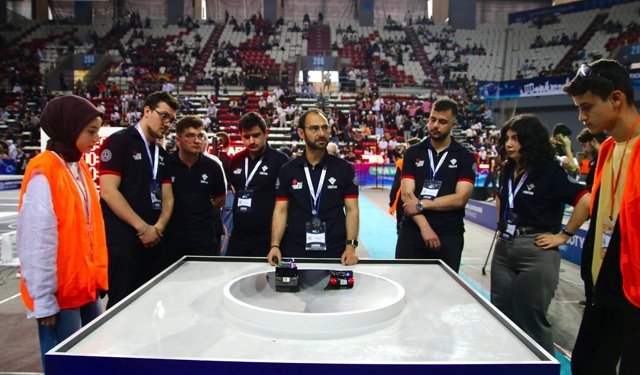 Robotlar, Antalya'da yarışıyor; 11 bin 200 katılımcı, 3 bin 600 robot sahnede