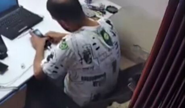 Tamir sırasında cep telefonunun bataryası patladı