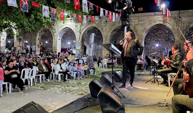 Tarihi Taşhan'da Anneler Günü konseri