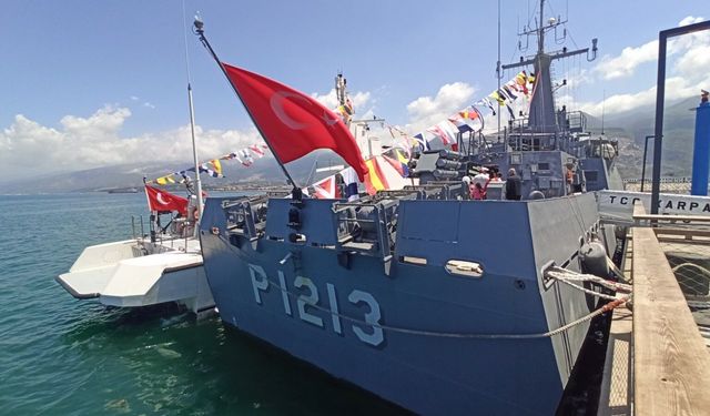 TCG Karpaz savaş gemisi ziyarete açıldı